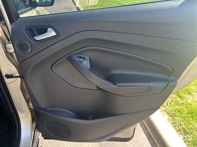 Used 2017 Ford Escape SE w/ Equipment Group 201A image 37