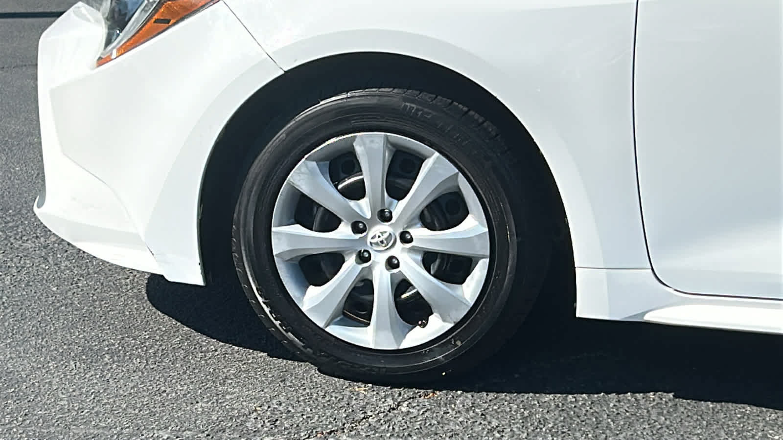 Used 2020 Toyota Corolla LE FWD image 9