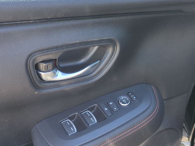 Used 2025 Honda HR-V Sport image 13