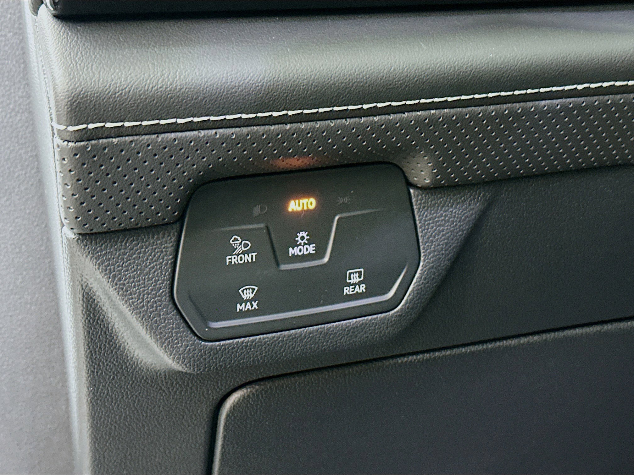 New 2026 Volkswagen Atlas SE image 10