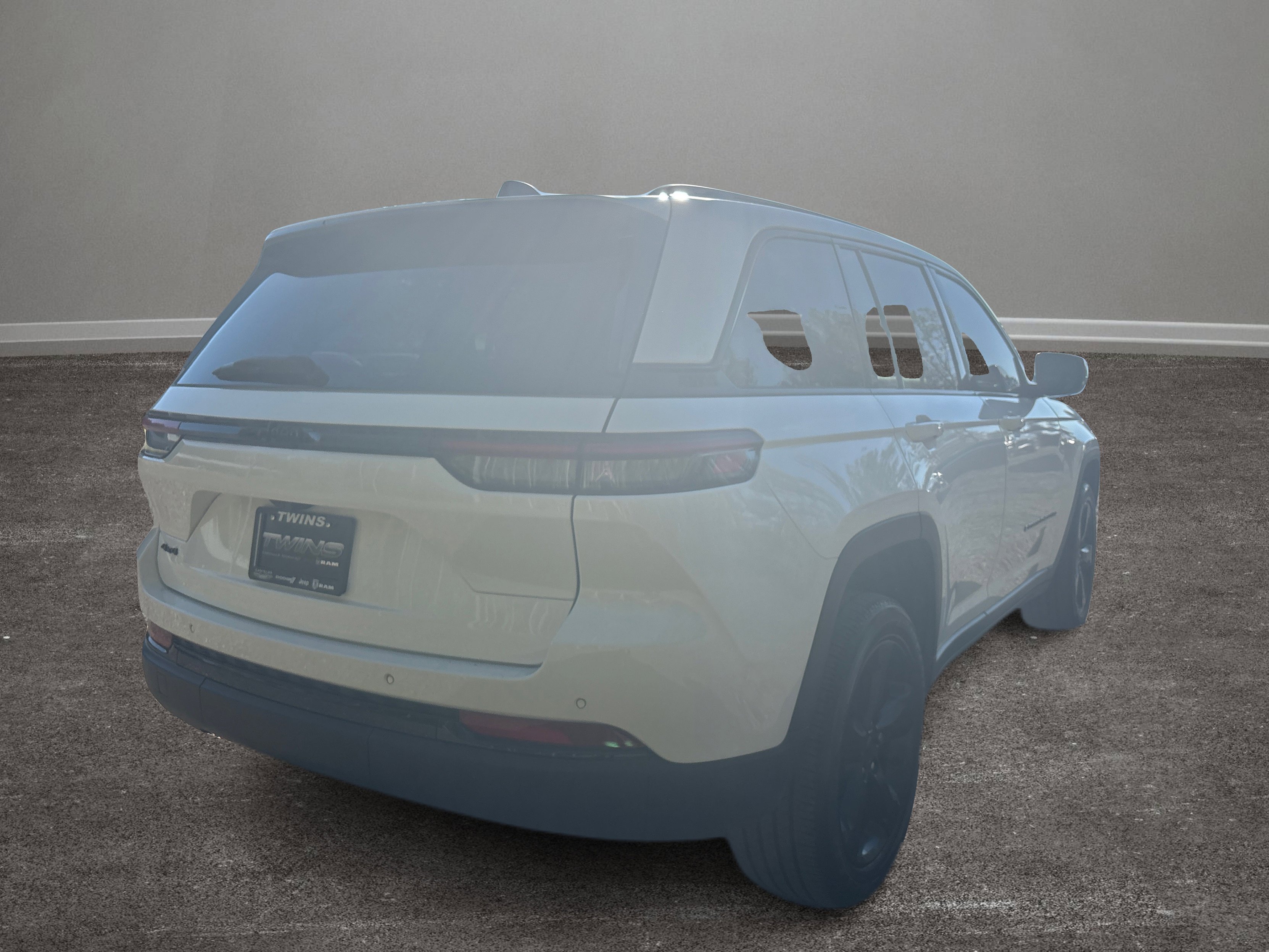 Used 2023 Jeep Grand Cherokee Altitude image 35