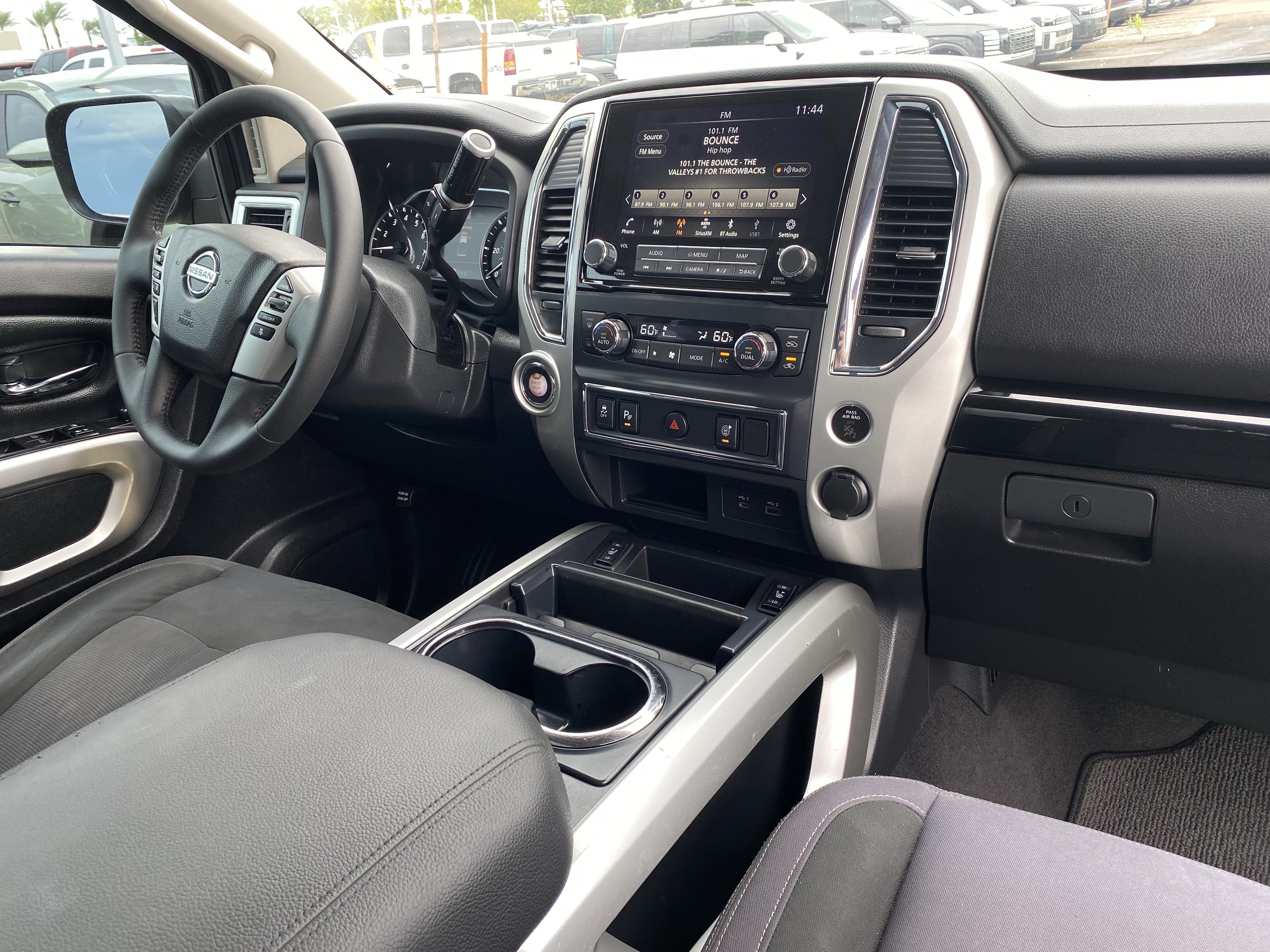Used 2021 Nissan Titan SV w/ SV Convenience Package RWD image 12