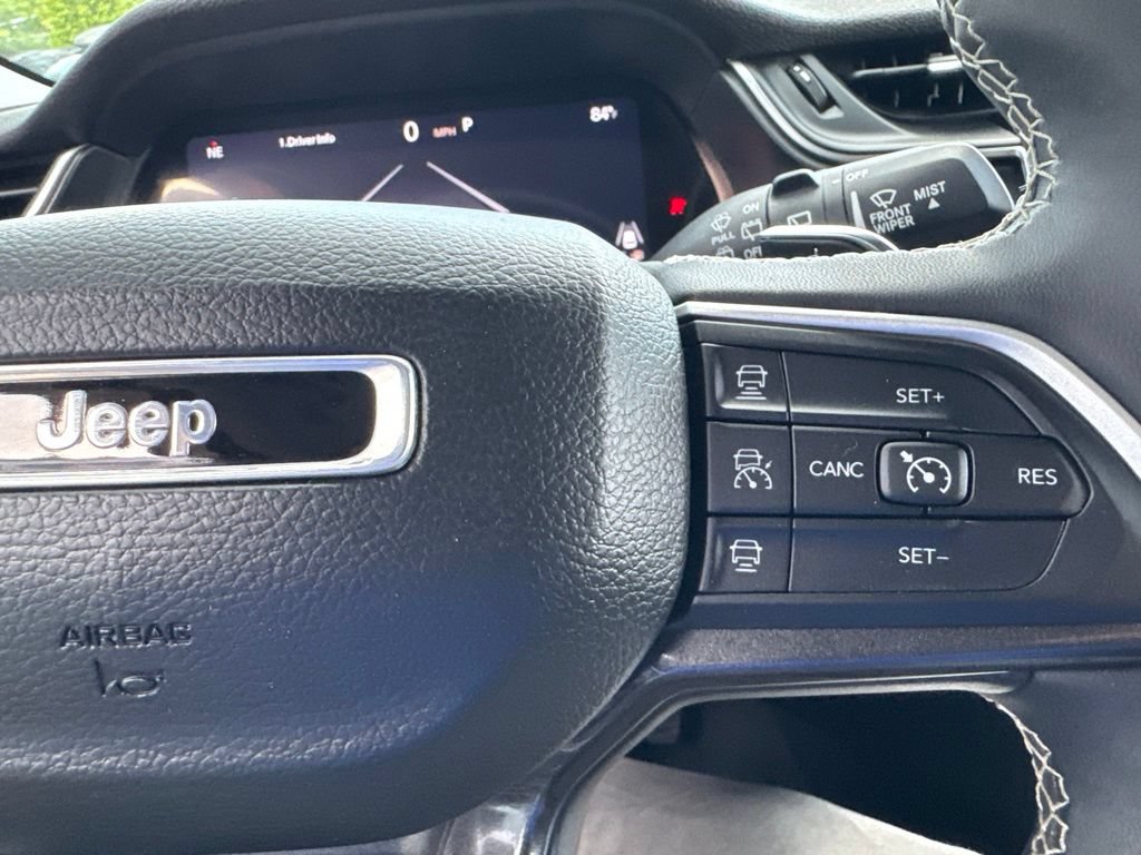 Used 2023 Jeep Grand Cherokee Laredo AWD/4WD image 22