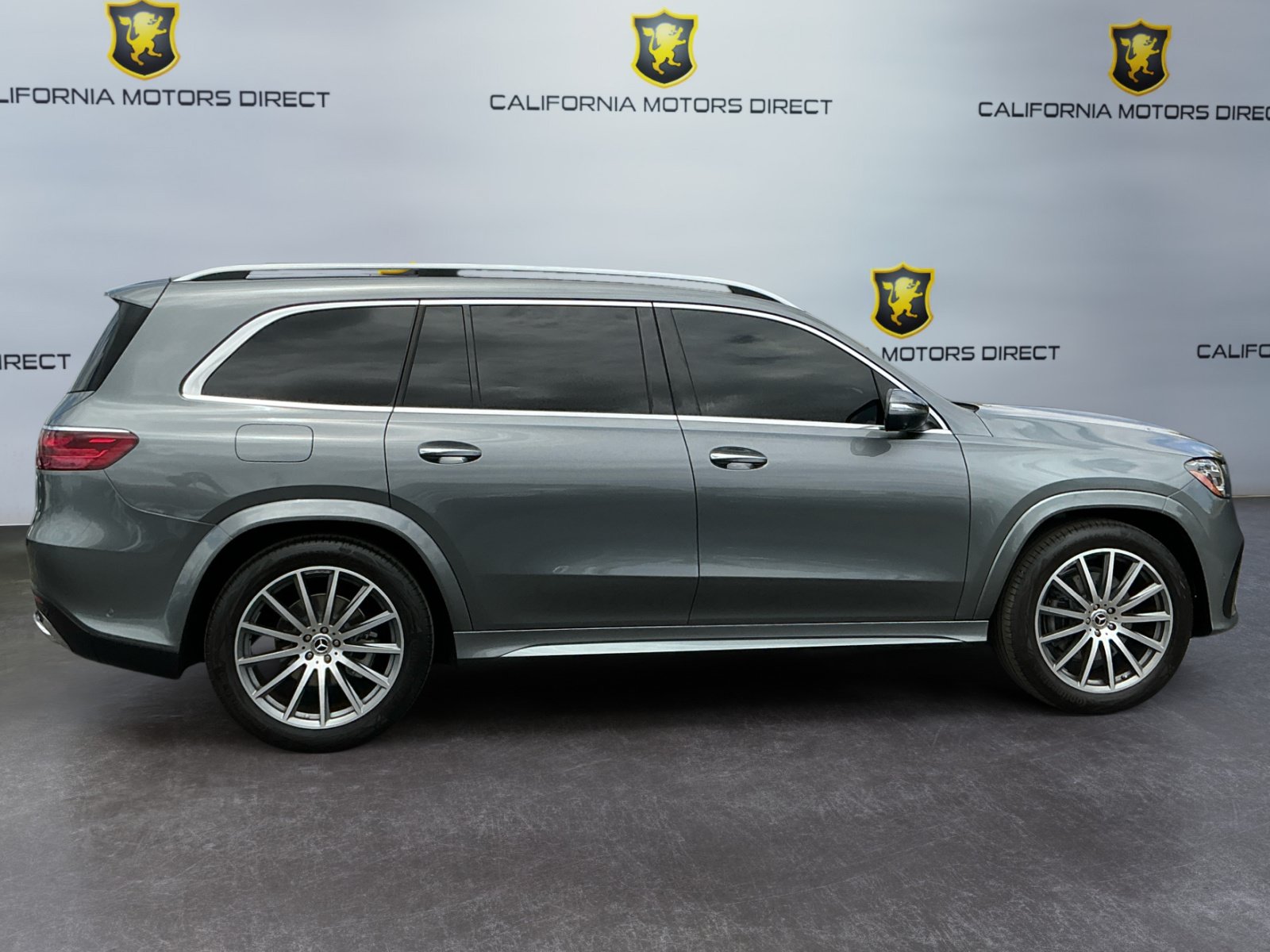 Used 2025 Mercedes-Benz GLS 450 4MATIC image 4