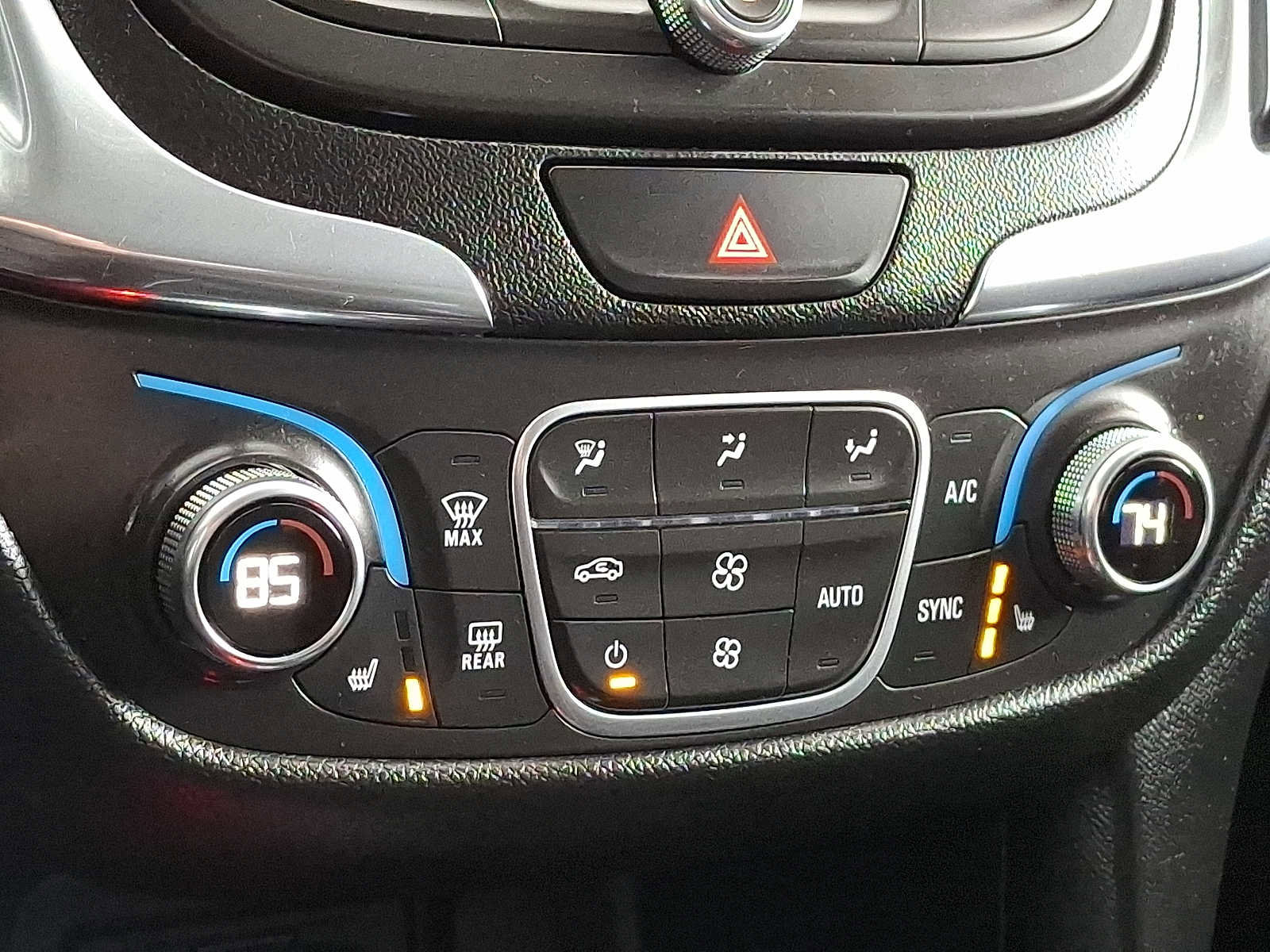 Used 2019 Chevrolet Equinox LT AWD/4WD image 15