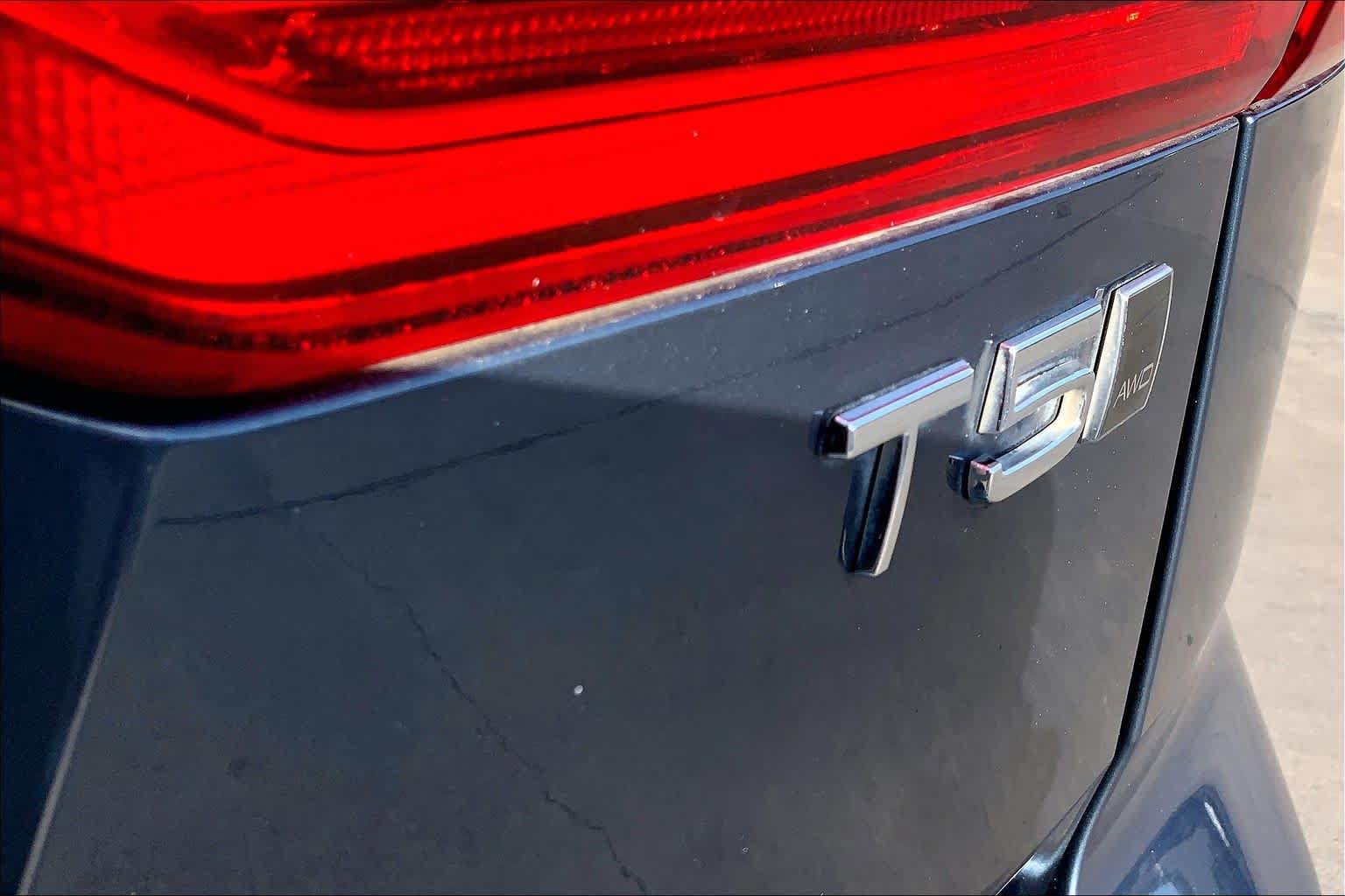 Used 2018 Volvo XC60 T5 Momentum w/ Vision Package AWD/4WD image 10
