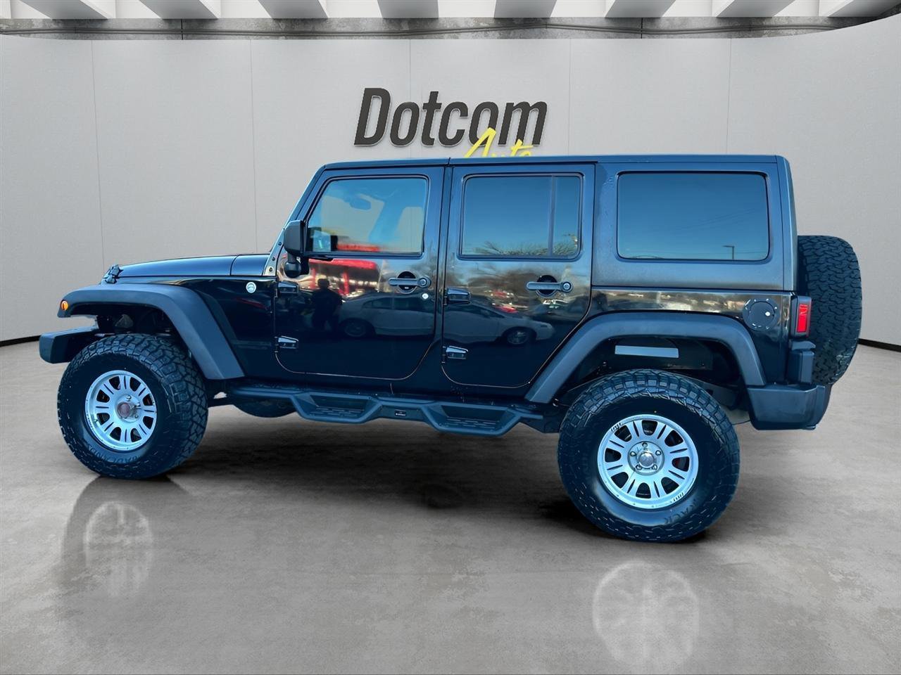 Used 2011 Jeep Wrangler Unlimited Rubicon w/ Connectivity Group image 4