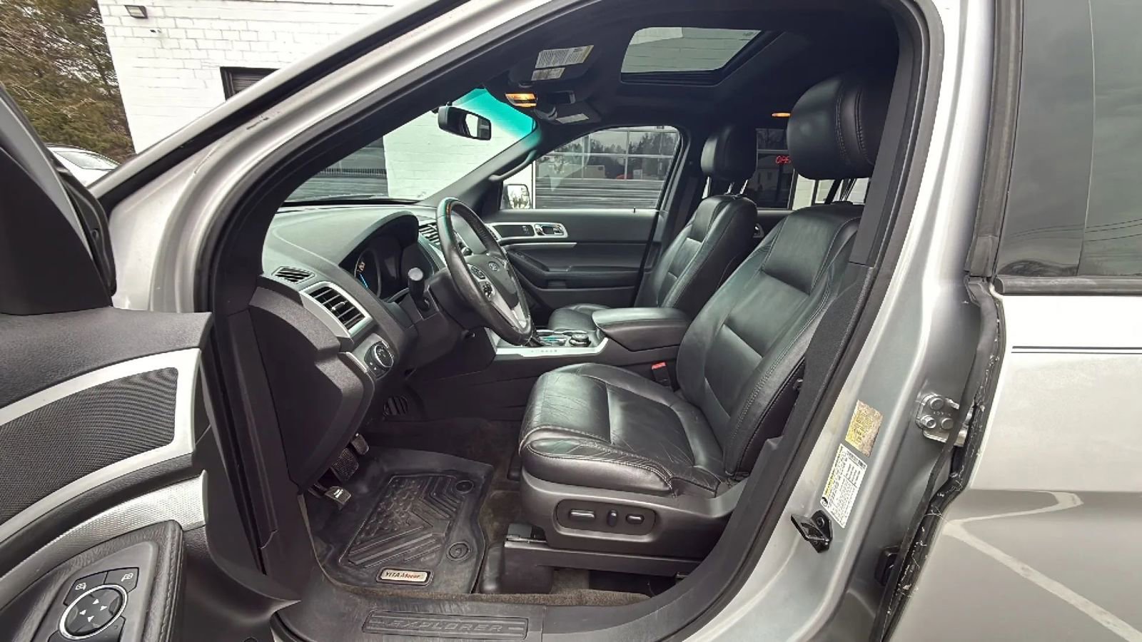 Used 2015 Ford Explorer XLT w/ Equipment Group 202A image 15