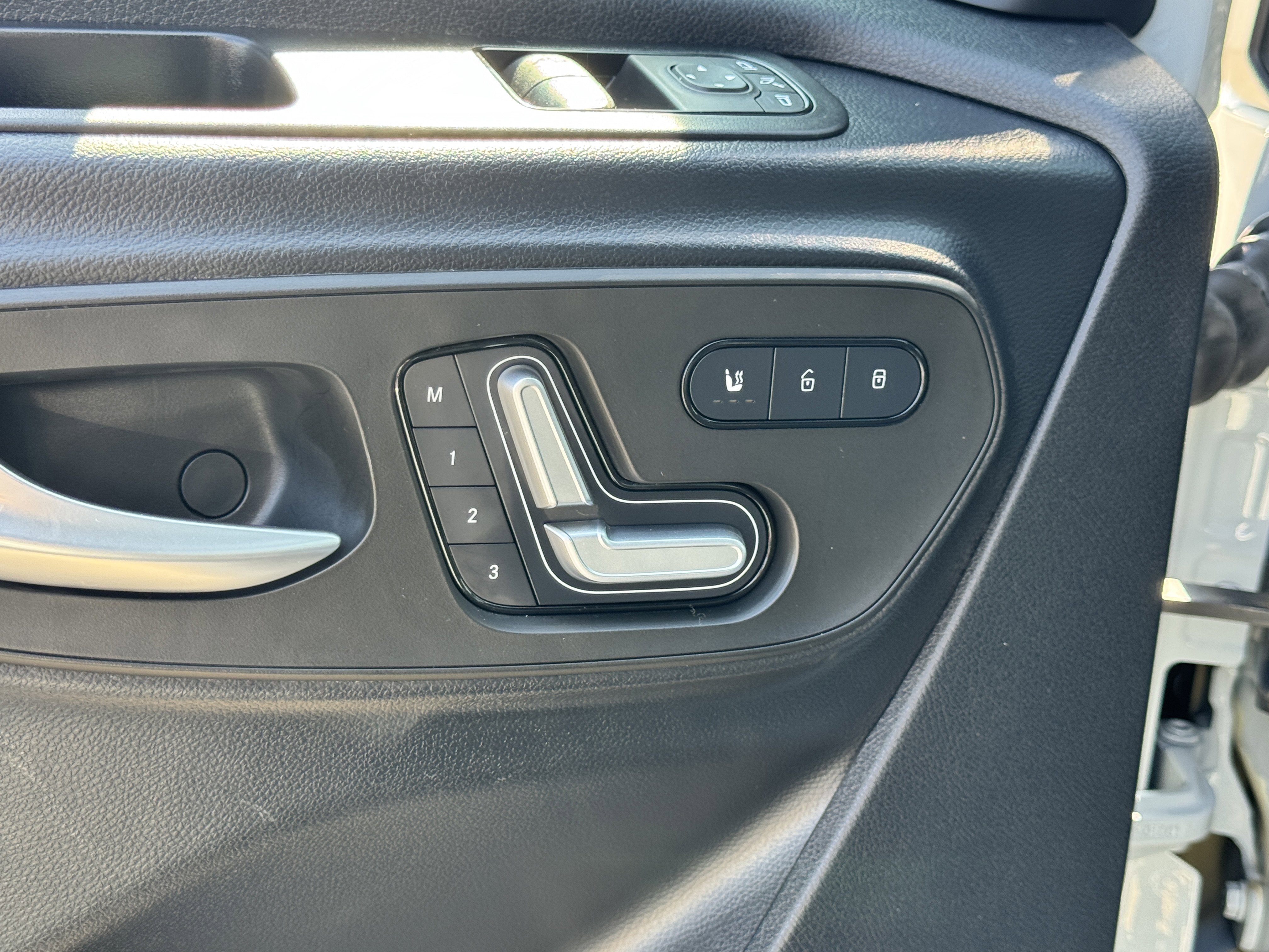 Used 2023 Mercedes-Benz Sprinter 2500 image 14