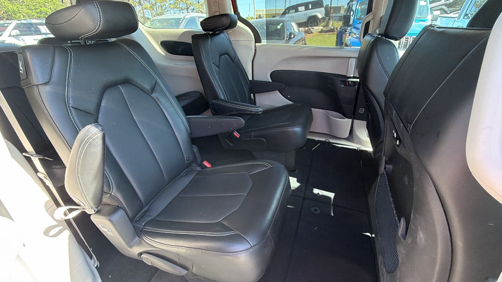 Certified 2024 Chrysler Pacifica Touring-L FWD image 20