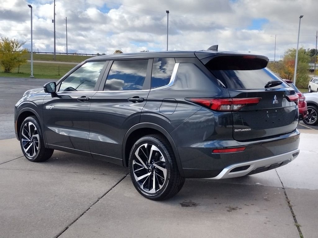 New 2025 Mitsubishi Outlander SE image 18