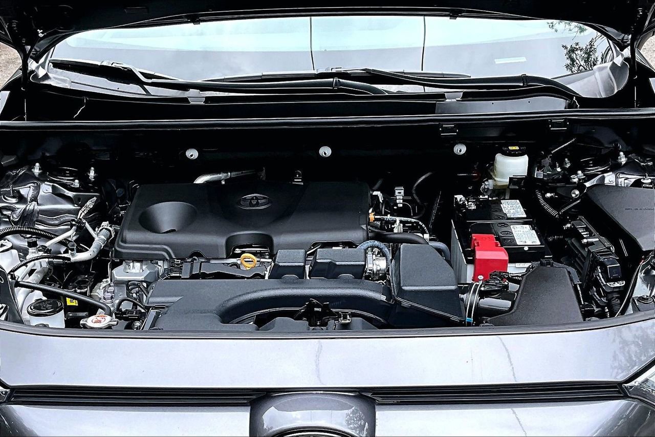 Used 2024 Toyota RAV4 LE FWD image 30