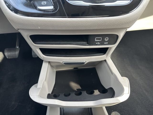 Used 2020 Chrysler Pacifica Limited FWD image 30