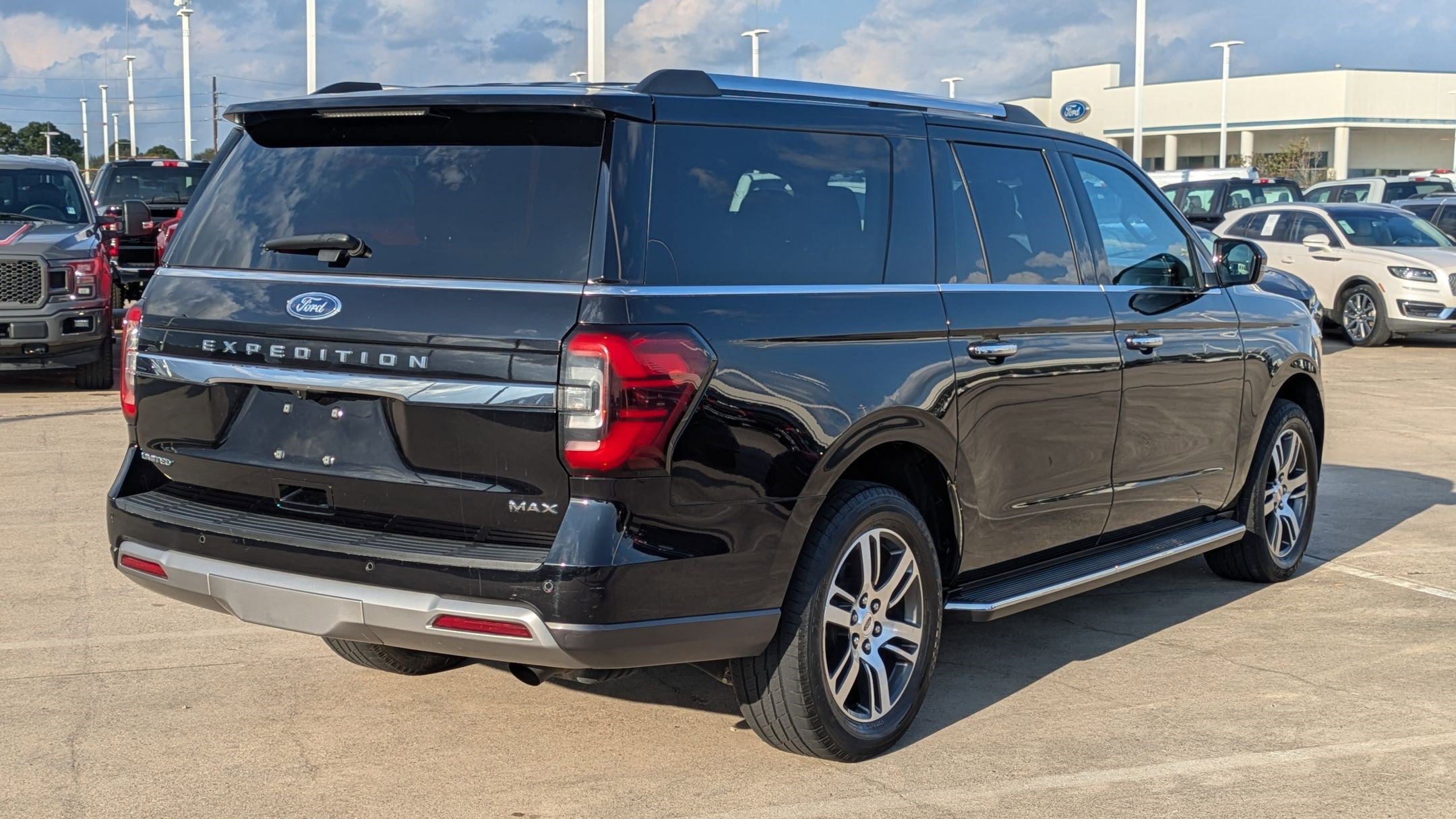 Used 2023 Ford Expedition Max Limited image 3