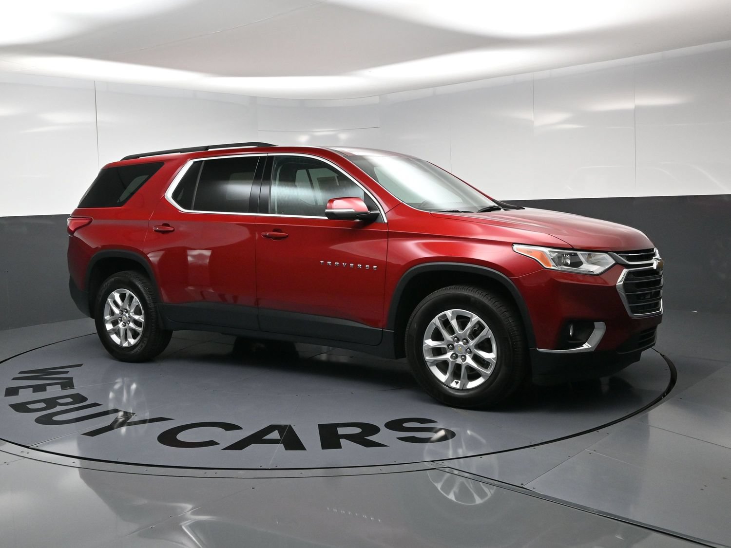 Used 2021 Chevrolet Traverse LT FWD image 2