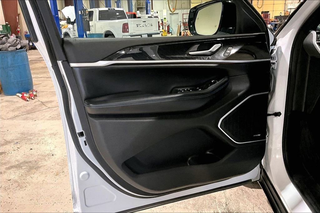 Used 2024 Jeep Grand Cherokee Trailhawk image 20