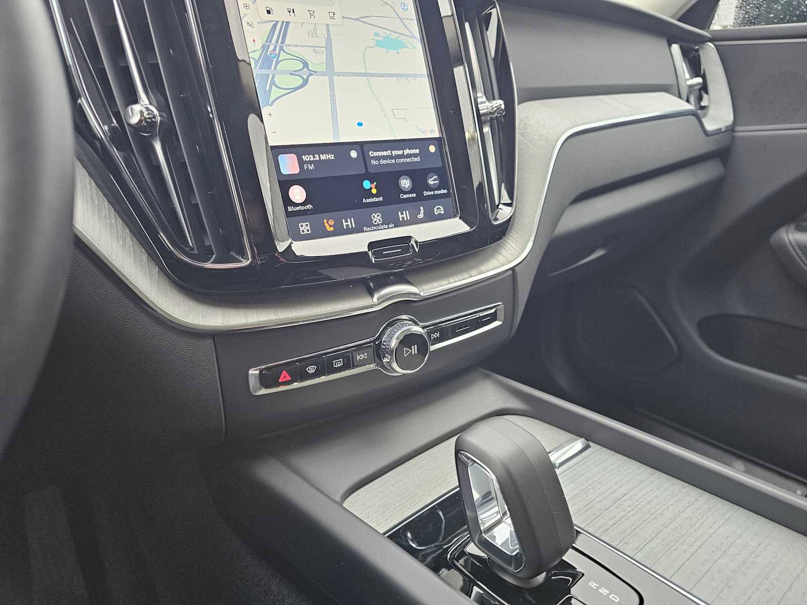 Certified 2025 Volvo XC60 B5 Plus image 30