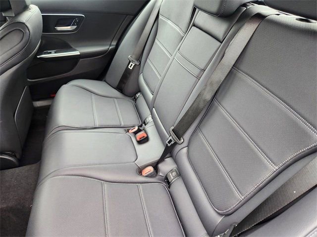 Used 2025 Mercedes-Benz C 300 4MATIC Sedan image 12