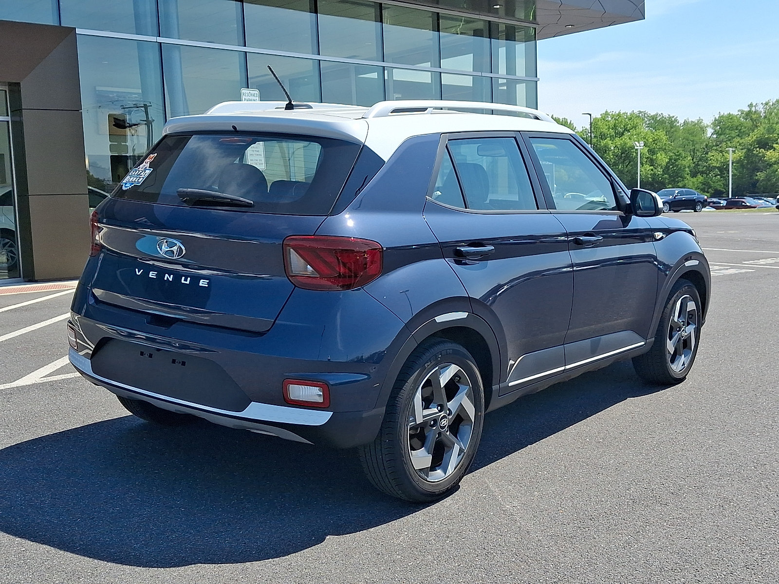 Used 2024 Hyundai Venue Limited FWD image 6