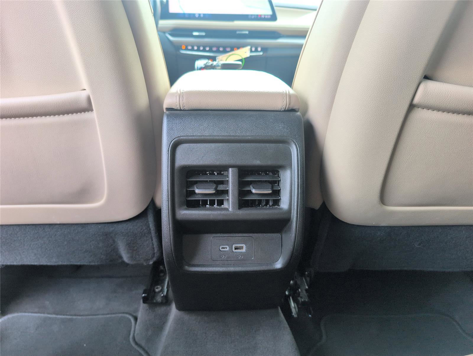 Used 2025 Cadillac XT4 Premium Luxury FWD image 30