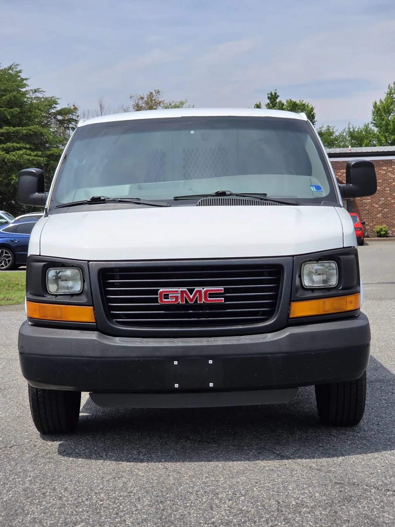 Used 2015 GMC Savana 2500 RWD image 2