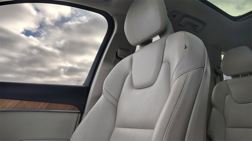 Certified 2022 Volvo XC90 T8 Inscription Expression w/ Advanced Package image 24