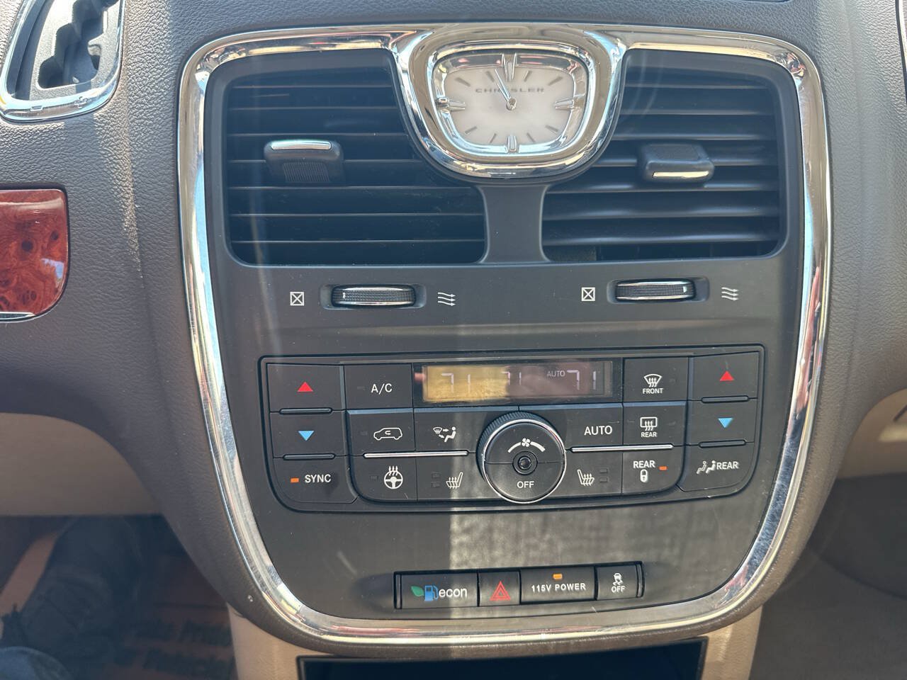 Used 2015 Chrysler Town & Country Touring w/ Driver Convenience Group FWD image 22