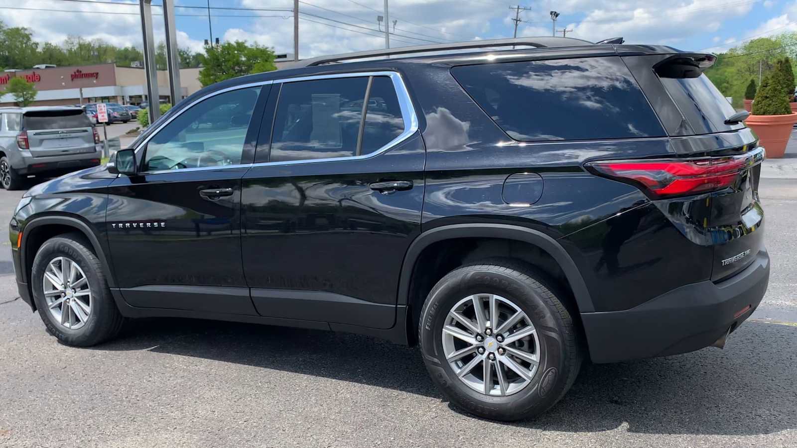 Certified 2023 Chevrolet Traverse LT w/ LPO, Floor Liner Package AWD/4WD image 6