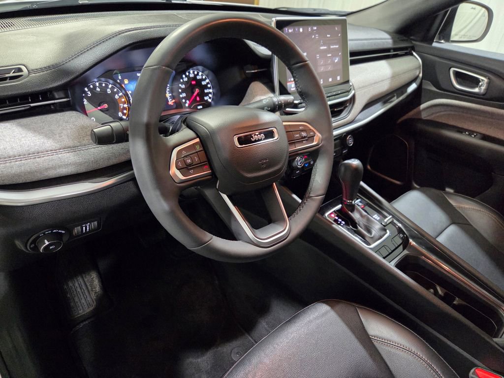 Used 2023 Jeep Compass Latitude image 6