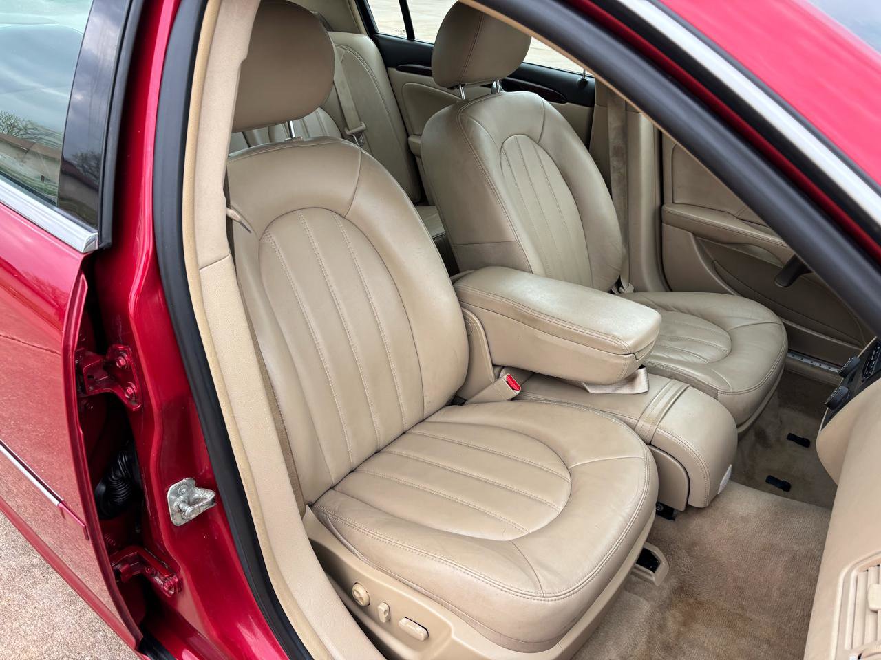 Used 2011 Buick Lucerne CXL w/ Driver Confidence Package FWD image 8