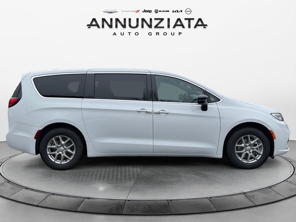 New 2026 Chrysler Pacifica Select FWD image 6