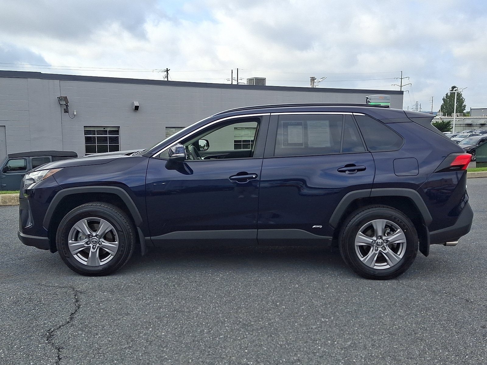 Used 2023 Toyota RAV4 XLE w/ Convenience Package AWD/4WD image 8