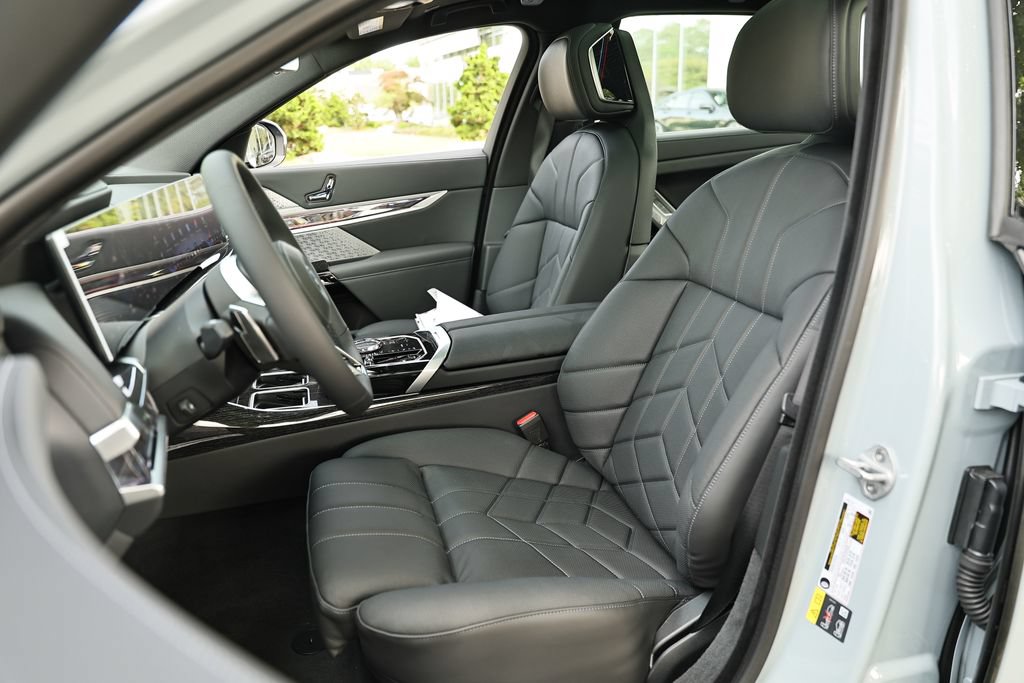 New 2026 BMW i7 xDrive60 AWD/4WD image 19