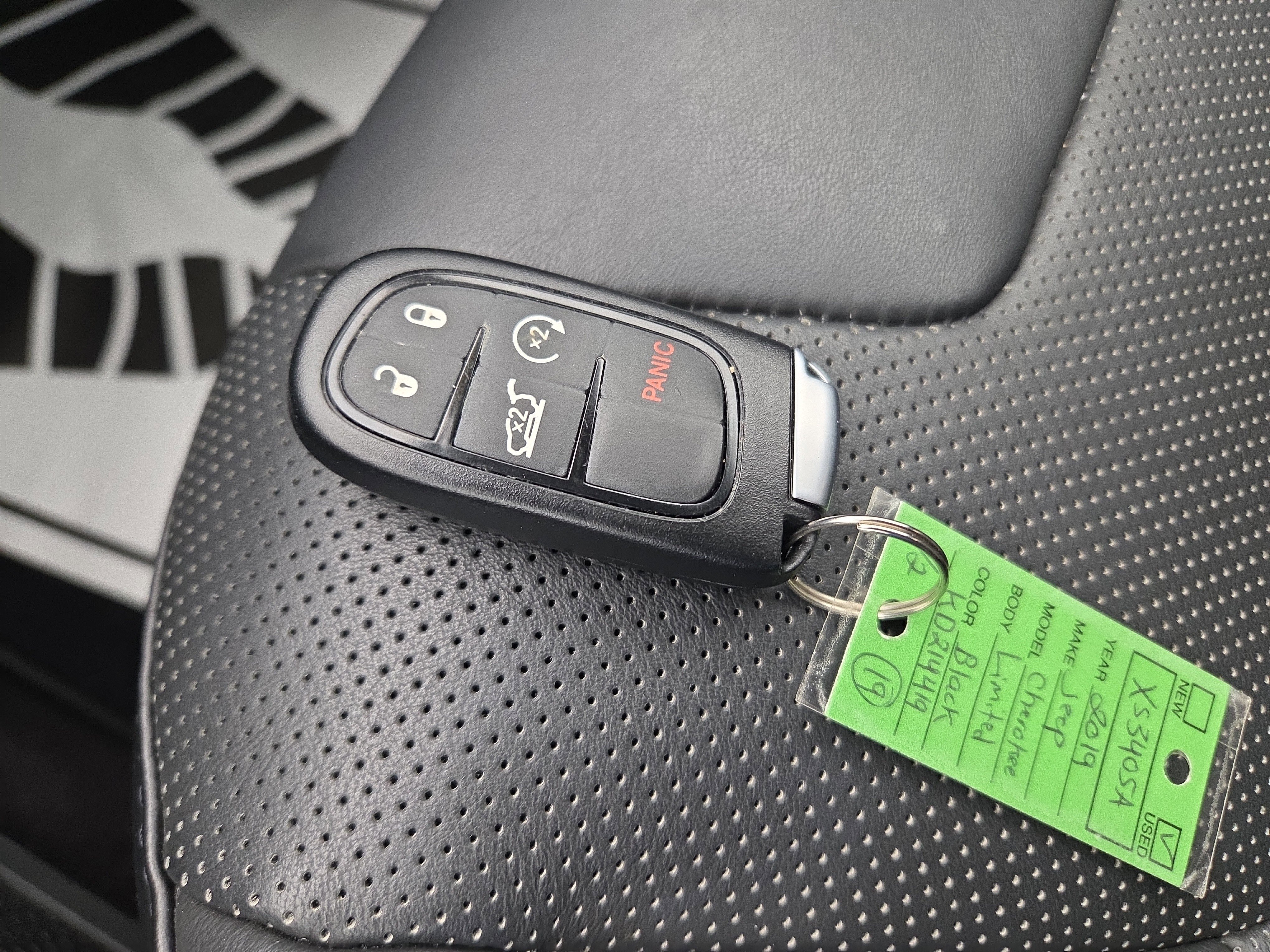 Used 2019 Jeep Cherokee Limited image 29