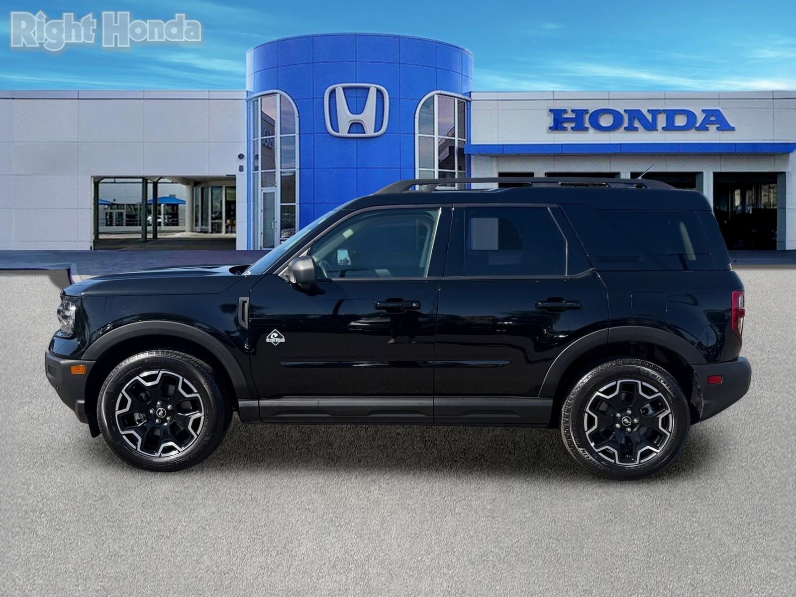 Used 2025 Ford Bronco Sport Outer Banks w/ Outer Banks Tech Package+ AWD/4WD image 3