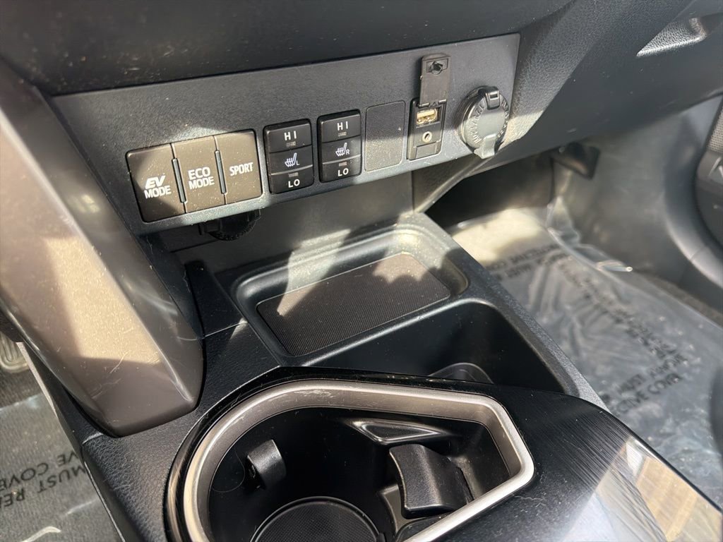 Used 2017 Toyota RAV4 Limited image 24