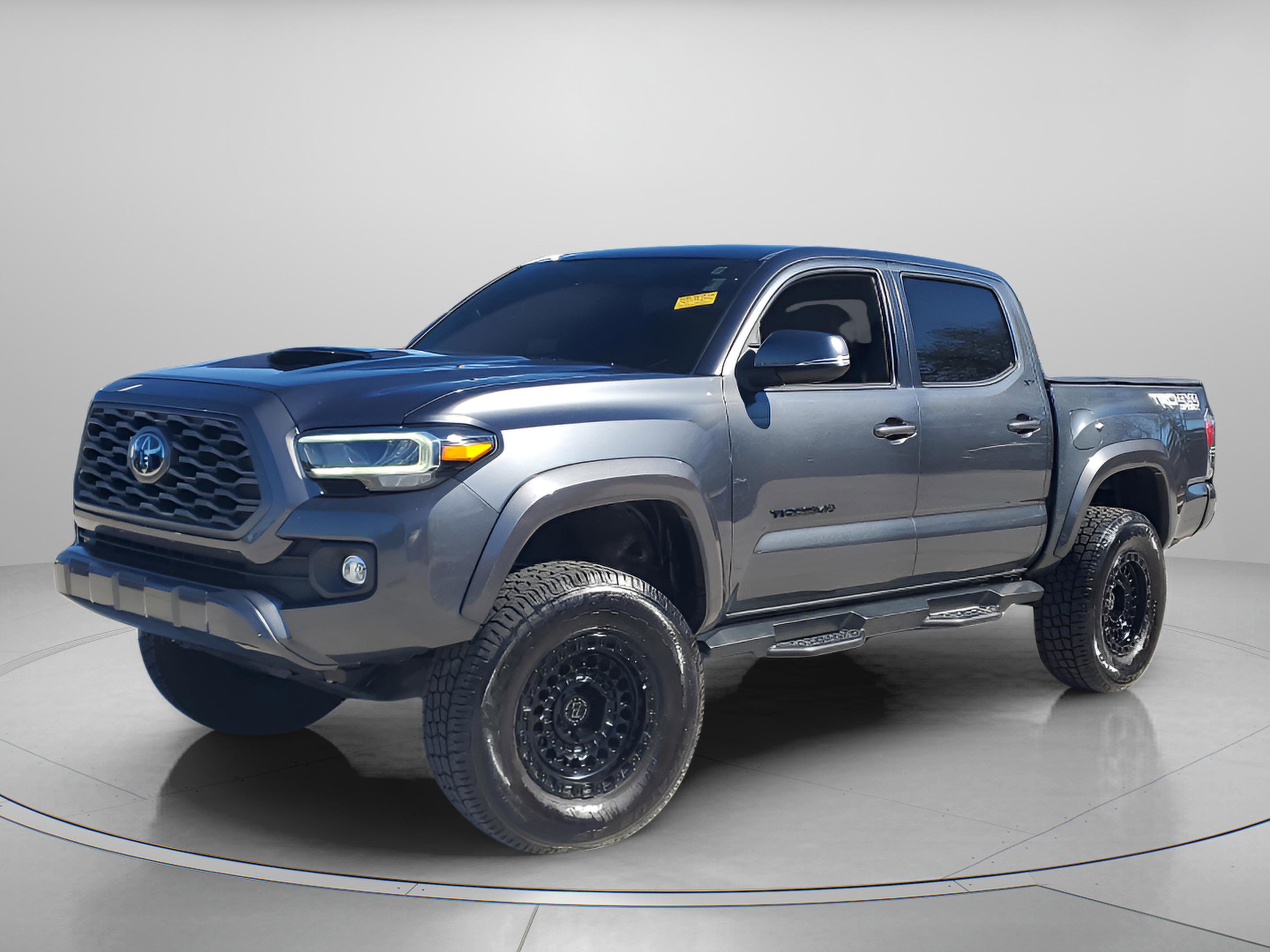 Used 2022 Toyota Tacoma TRD Sport image 2