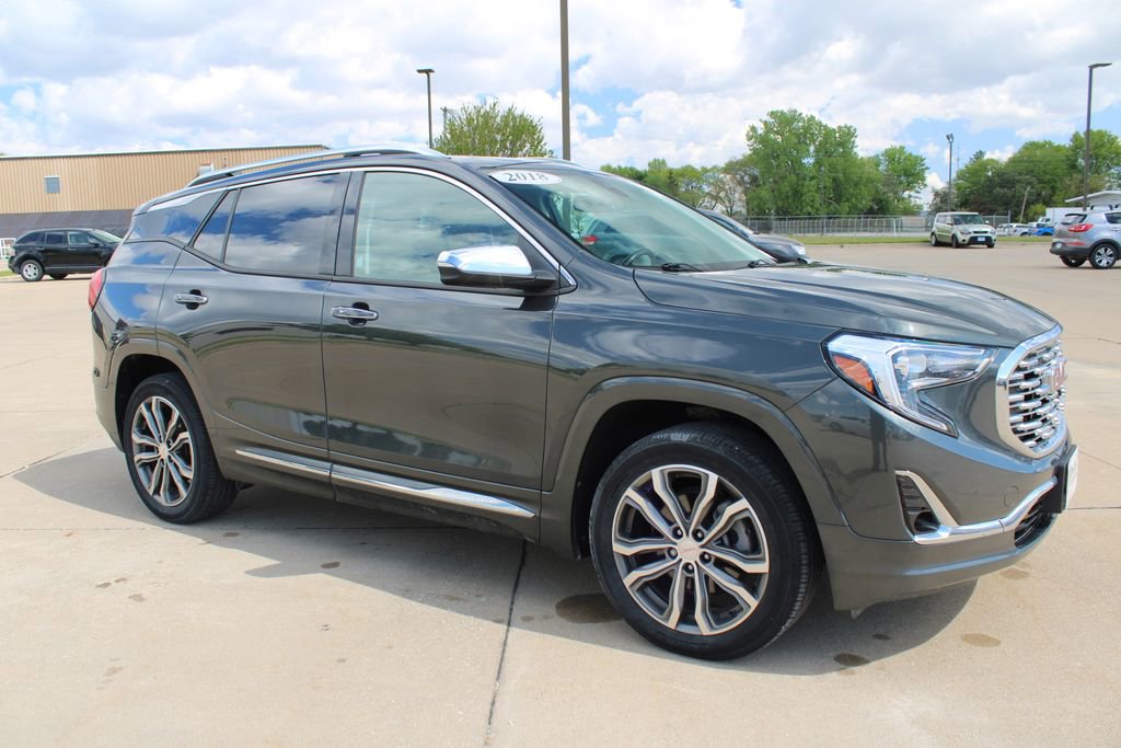 Used 2018 GMC Terrain Denali w/ GMC Pro Grade Package AWD/4WD image 3