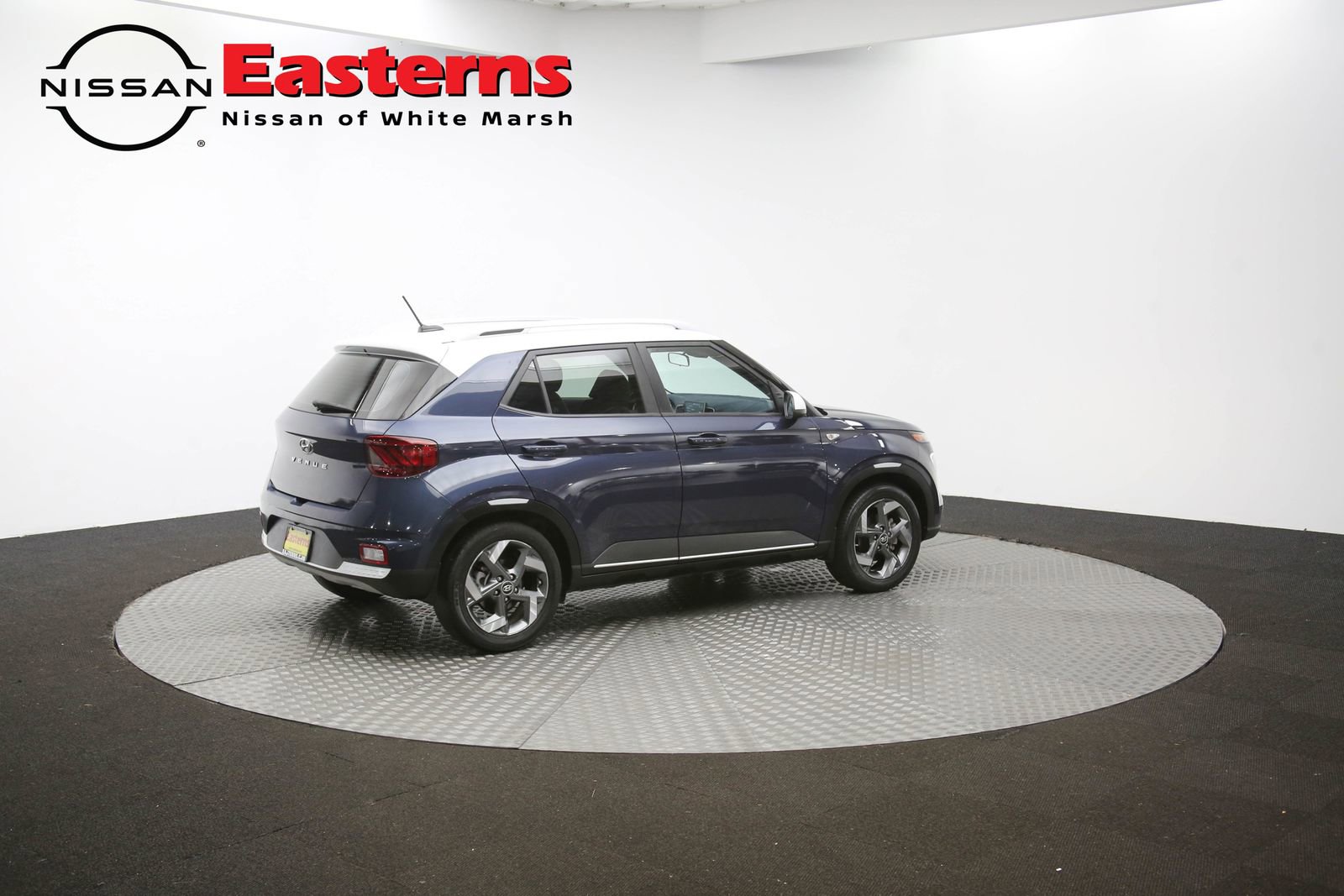 Used 2023 Hyundai Venue Limited image 70
