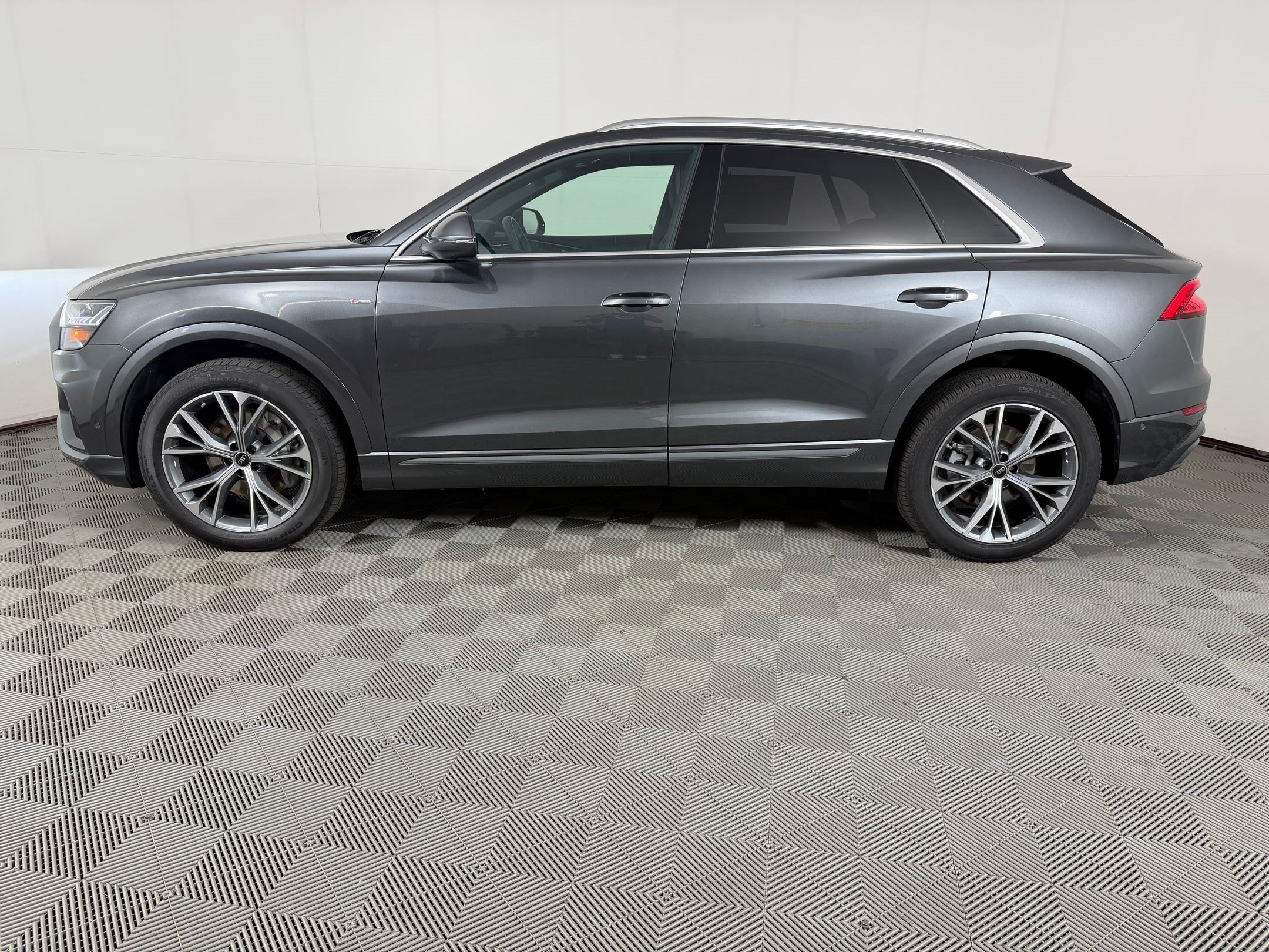 Used 2023 Audi Q8 Premium Plus w/ Premium Plus Package AWD/4WD image 2