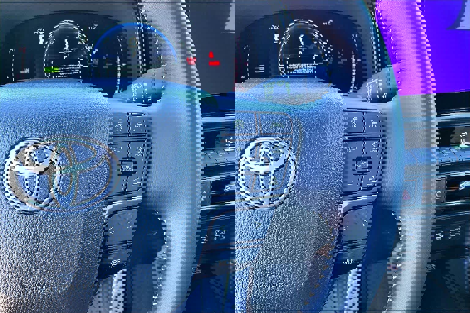 Used 2025 Toyota Camry SE image 21