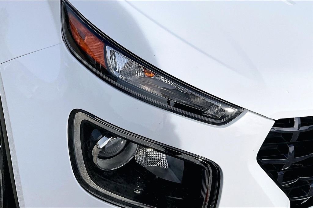 Used 2025 Hyundai Venue SEL image 25