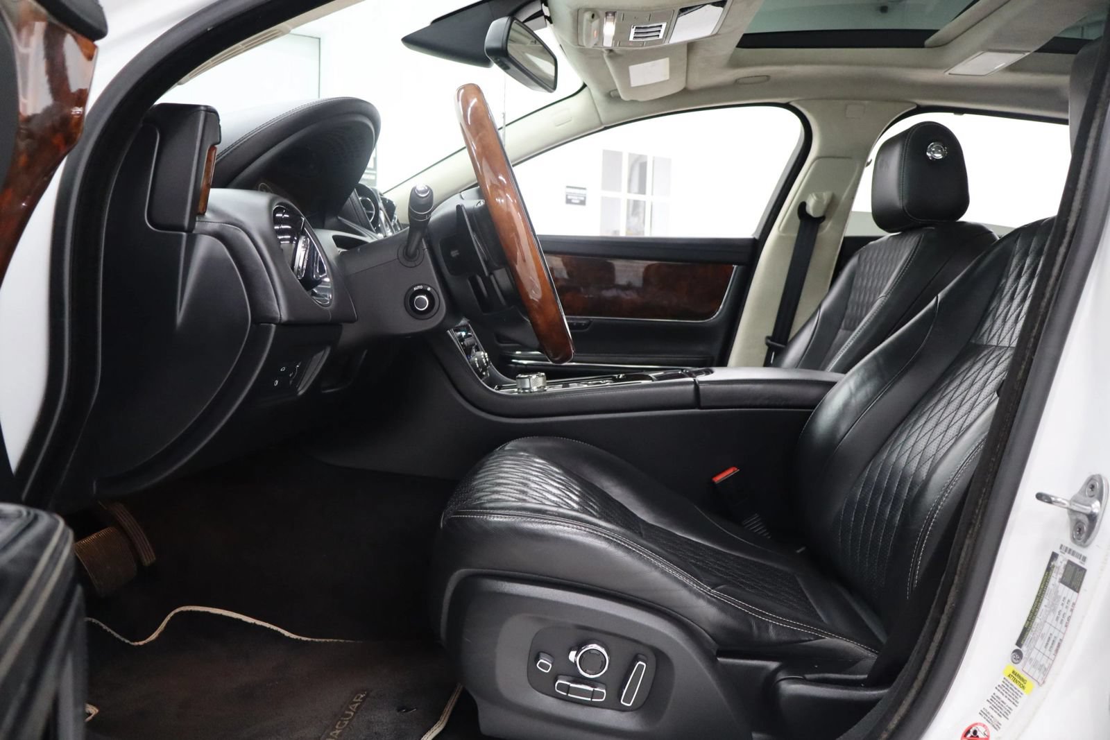 Used 2016 Jaguar XJ L Portfolio AWD/4WD image 14