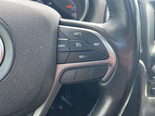Used 2018 Jeep Grand Cherokee Laredo AWD/4WD image 11