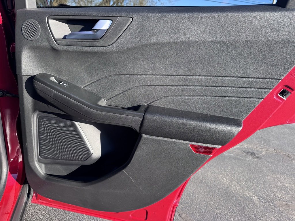 Used 2025 Ford Escape SE w/ PHEV Premium Package image 30