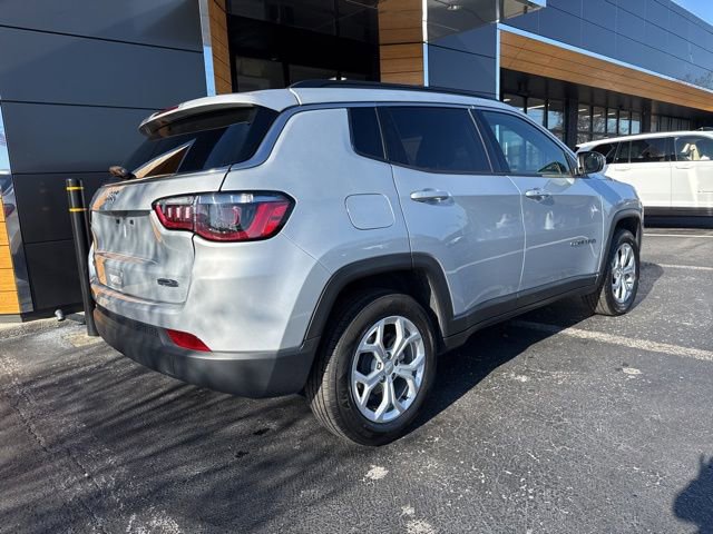 Used 2024 Jeep Compass Latitude image 27