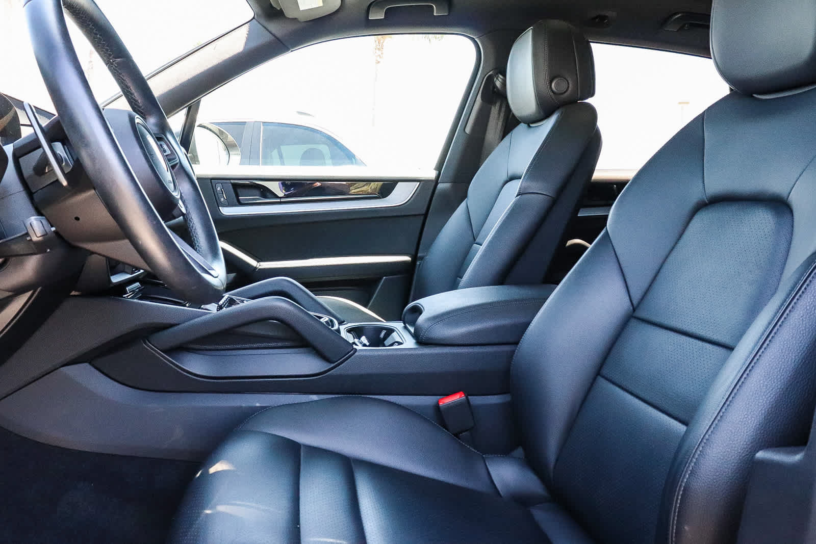 Used 2024 Porsche Cayenne AWD/4WD image 28