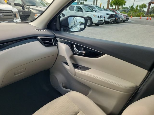 Certified 2021 Nissan Rogue Sport SV FWD image 16