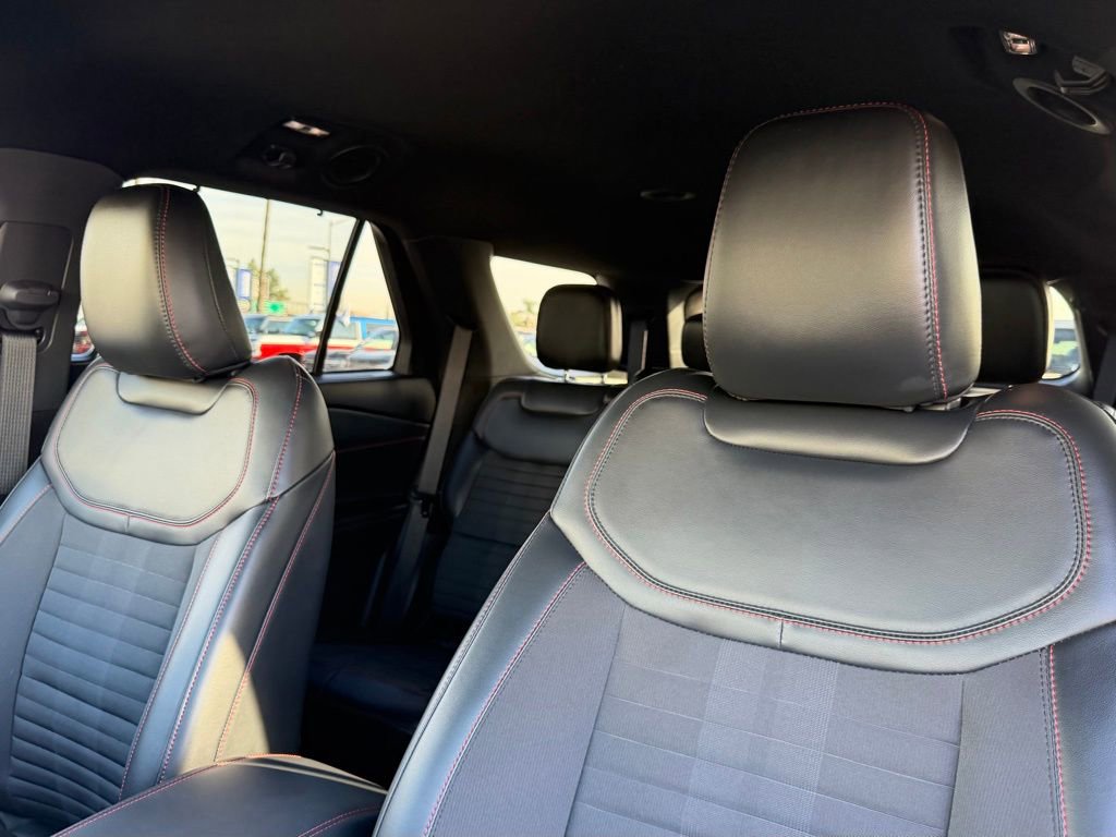 Used 2025 Ford Explorer ST-Line w/ Premium Package image 17