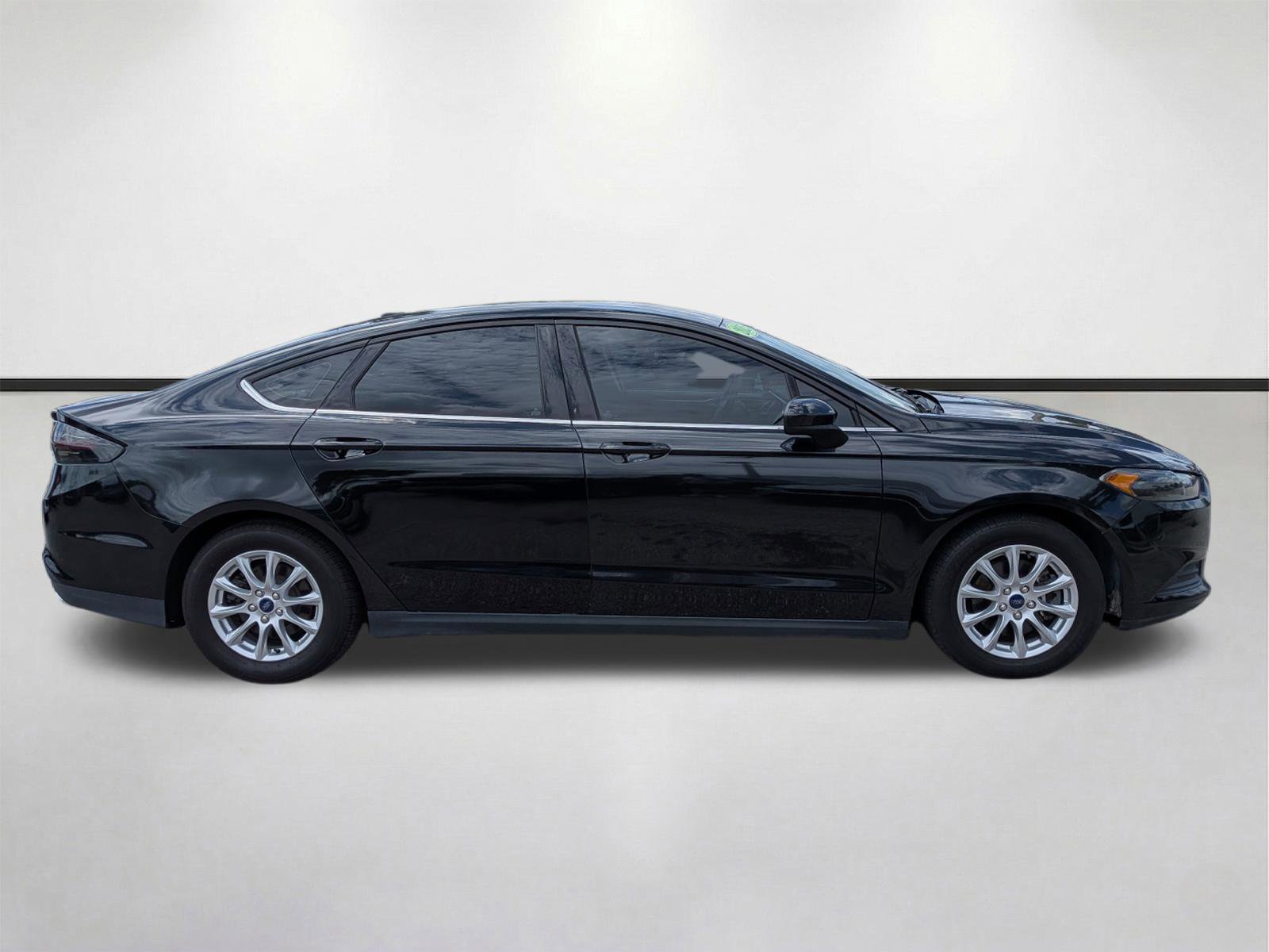 Used 2015 Ford Fusion S FWD image 3